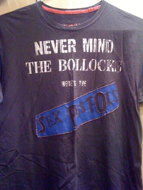 V tempted to wear this today - #wearyouroldbandtshirtforworkday 1 week to go to new job  http://t.co/d4tao2YQ